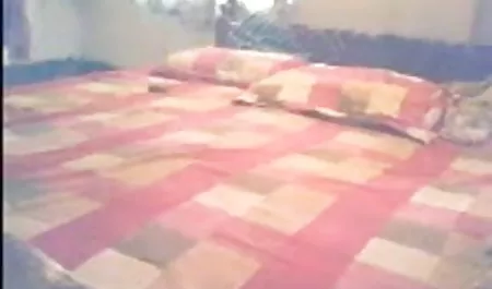 तीन सेक्सी फिल्म हिंदी वीडियो महिलाओं ने एक गर्म गोरा की अपील की