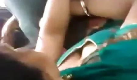 दो हिंदी फिल्मों का सेक्स सक्रिय समलैंगिकों ने एक सफेद और नीले बिस्तर पर खुद को खुश किया