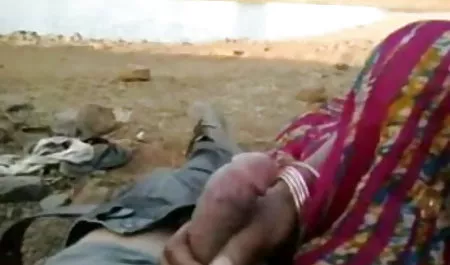 Chihiro Misaki सेक्सी हिंदी फिल्म वीडियो एक विशाल बिस्तर में एक कोमल बकवास का आनंद लेता है