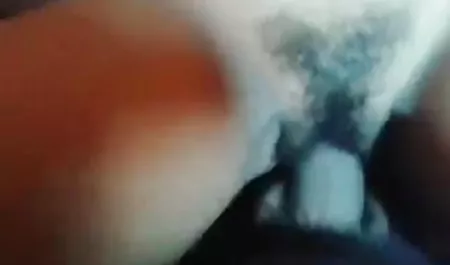 अल्लोरा एशलिन खुद को किसी न वीडियो सेक्सी हिंदी मूवी किसी कमीने को देती है