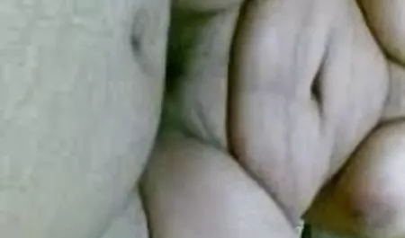 गोरा गोरा हिंदी फिल्म सेक्सी में से भव्य blowjob