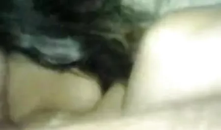 लिज़ा रोवे एक सेक्सी हिंदी पिक्चर फिल्म वीडियो नए दोस्त के साथ कैमरे पर बकवास करती है