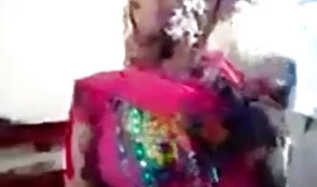 भरे हुए होंठों के साथ सेक्सी फिल्म हिंदी में देखने वाली वीडियो गोरा गोरा