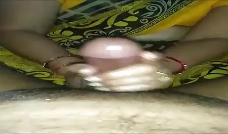 टेबल के किनारे सेक्सी चाहिए हिंदी फिल्म पर कमशॉट