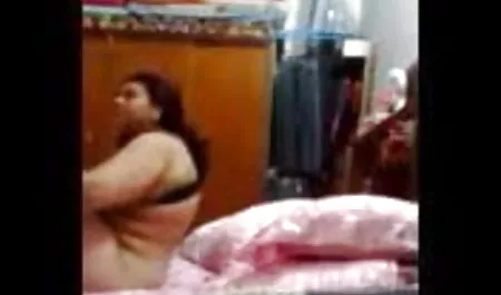 वेलेंटीना क्रॉस वीडियो में सेक्सी पिक्चर वीडियो एक भावुक पड़ोसी के सामने आत्मसमर्पण करता है