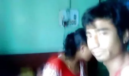 दो लड़कियों को एक डिक चूसना खुश सेक्सी हिंदी फिल्म वीडियो में हैं