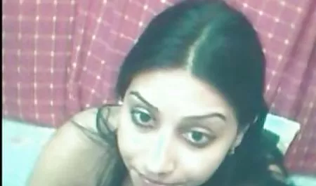 श्यामला ने बड़े सोफे पर चूसा और गड़बड़ हिंदी सेक्सी फिल्म सुपरहिट किया