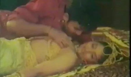 युवा कुतिया के साथ 2 साल की सेक्सी फिल्म सेक्स