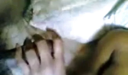 एक हिंदी मूवी सेक्सी आकर्षक श्यामला के साथ कठिन गुदा सेक्स