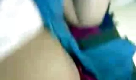 बेडरूम में सेक्स फिल्म चाहिए खुद एक डिक पर कूदते हुए
