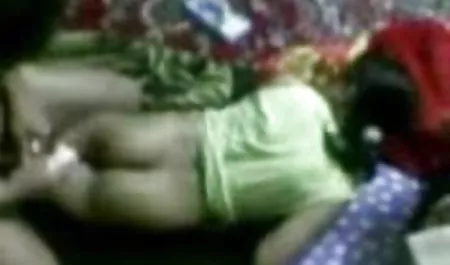 लिजा रोवे ने खुद को एक क्रूर पुरुष हिंदी फिल्म हिंदी फिल्म सेक्सी को दिया