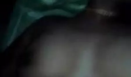 एक खूबसूरत लड़की से भव्य सेक्सी हिंदी फिल्म वीडियो में blowjob