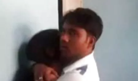 मेज हिंदी फिल्म सेक्स वाली पर डिल्डो