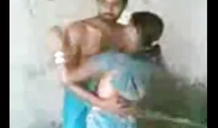 चूतड़ उसके हिंदी वीडियो सेक्सी मूवी फिल्म स्तन पर सह गया