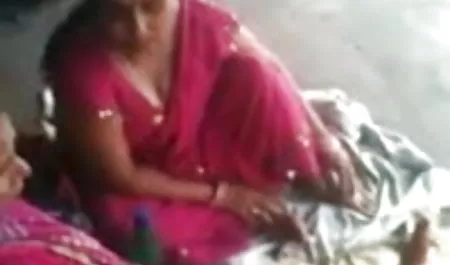 अमीना एल्यूर जानता है कि पुरुषों को सेक्सी वीडियो पिक्चर कैसे खुश किया जाए