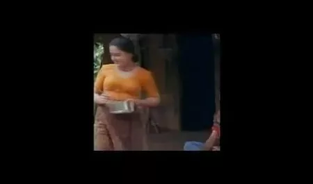 नीले रंग में सुंदरता मद्रासी सेक्सी पिक्चर मद्रासी के लिए बिल्ली के साथ खेलने का समय