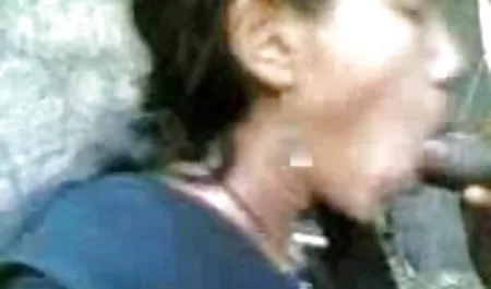 ट्रेनर के साथ सिम्युलेटर बॉलीवुड सेक्सी फिल्म पर सेक्स
