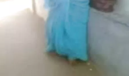 उसके सेक्सी फिल्म पिक्चर वीडियो में छेदों को मैश करें