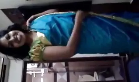 लड़कियों ने एक लड़की सेक्सी फिल्म सेक्सी सेक्सी को बहकाया