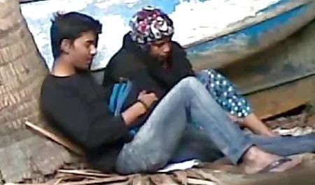 टीचर ने एक मासूम हिंदी वीडियो फिल्म सेक्सी वीडियो छात्रा को बहकाया
