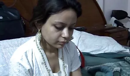 शॉवर में अवसादग्रस्त श्यामला हिंदी में सेक्सी पिक्चर दिखाइए