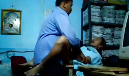सड़क पर दो मुक्ति हिंदी हिंदी सेक्सी फिल्म