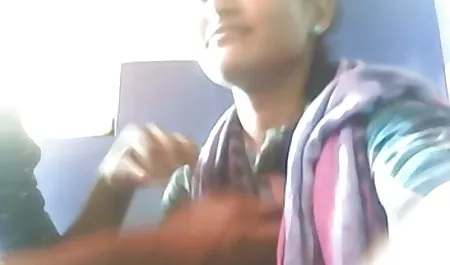 चिकी उत्सुकता फिल्म सेक्सी हिंदी वीडियो से लिंग के धड़ को चूसती है