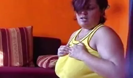 विशाल डिल्डो के साथ सोलो हॉट मद्रासी में सेक्सी पिक्चर कुतिया