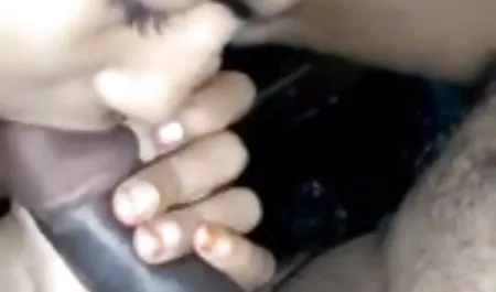 हरे रंग के लॉन हिंदी सेक्सी पिक्चर मूवी पर दो ब्रूनेट और एक गोरा फ्रोल