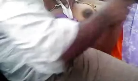 छोटे स्तन वाली लड़की ने एक उत्साहित आदमी के सामने आत्मसमर्पण कर दिया हिंदी सेक्सी फिल्म दिखाइए